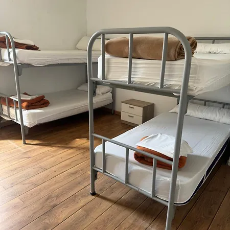 Hostal Roots And Boots *